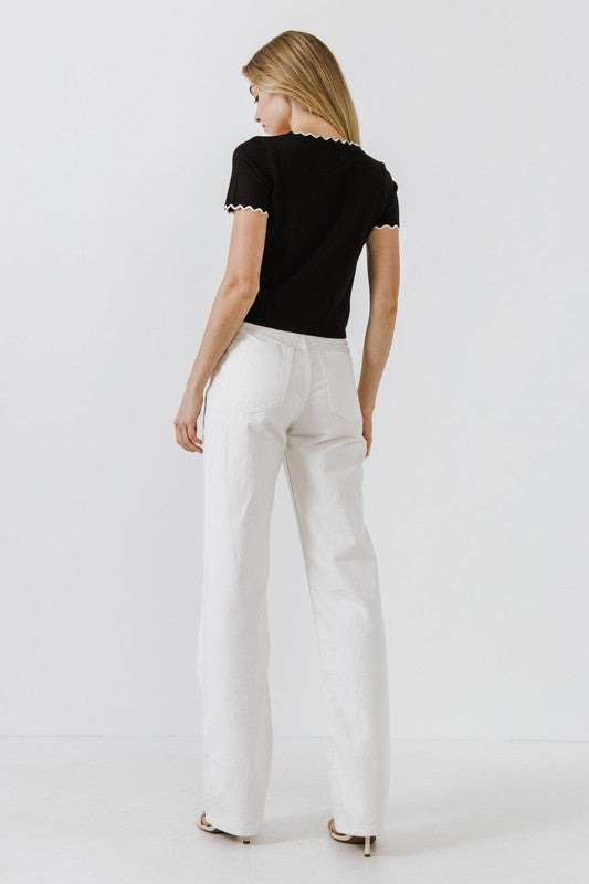 Scallop Neckline Short Sleeve Top
