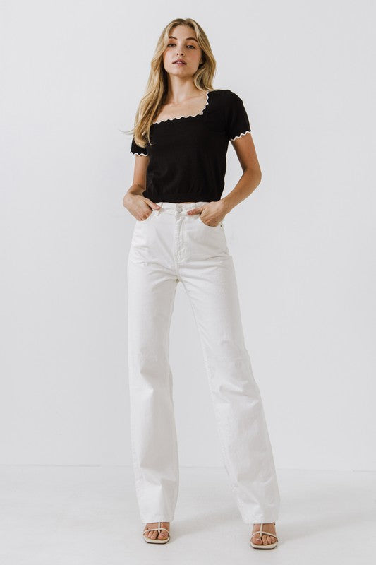 Scallop Neckline Short Sleeve Top